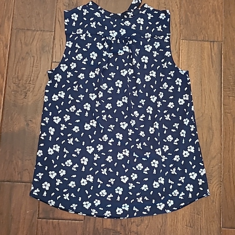 Banana Republic Floral Sleeveless Top - Navy and White size Small - Picture 2 of 7